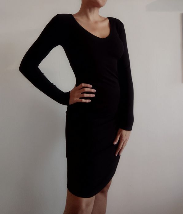 BikBok Вталена,черна рокля