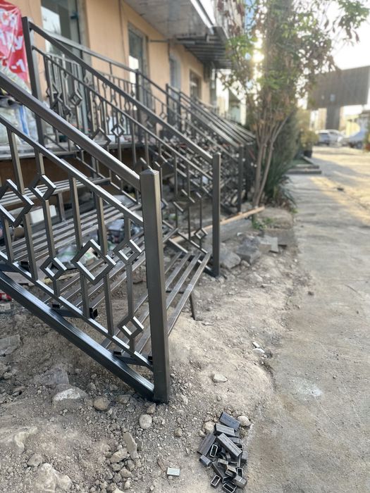 Naves darvaza reshotka perela