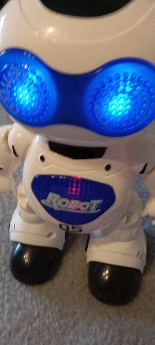 Robotel dansator cu telecomanda