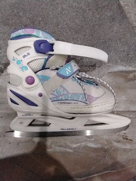 Продам коньки 7000