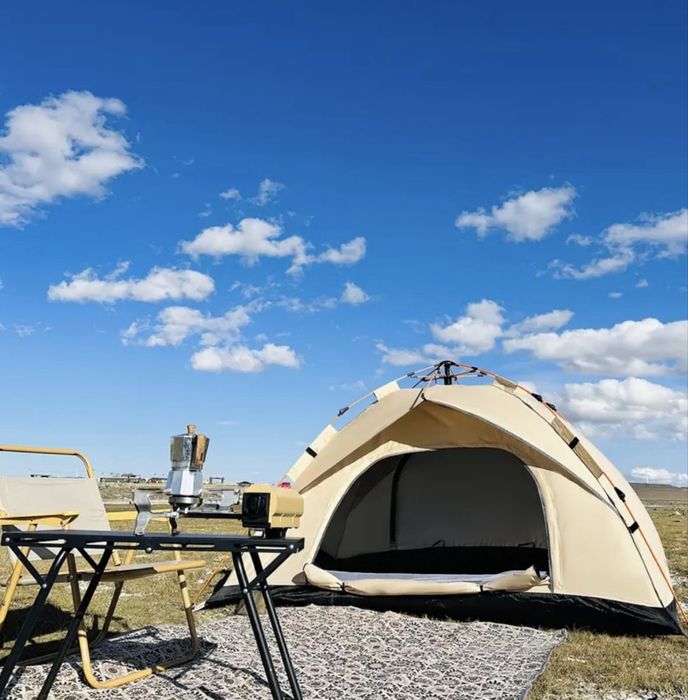 Палатка с автоматичен механизъм на сглобяване предназначена до 4 души