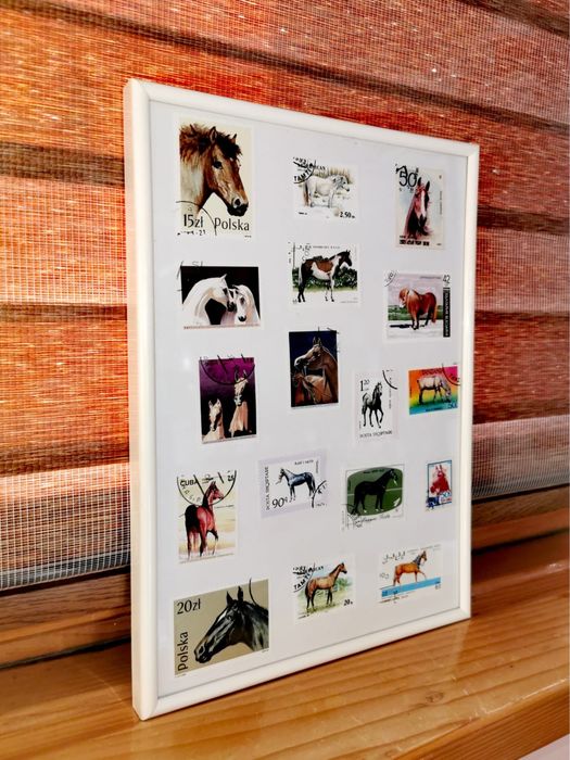Картина от пощенски марки 17 бр. коне в бяла рамка 20,5 х 28,5 х 2 см