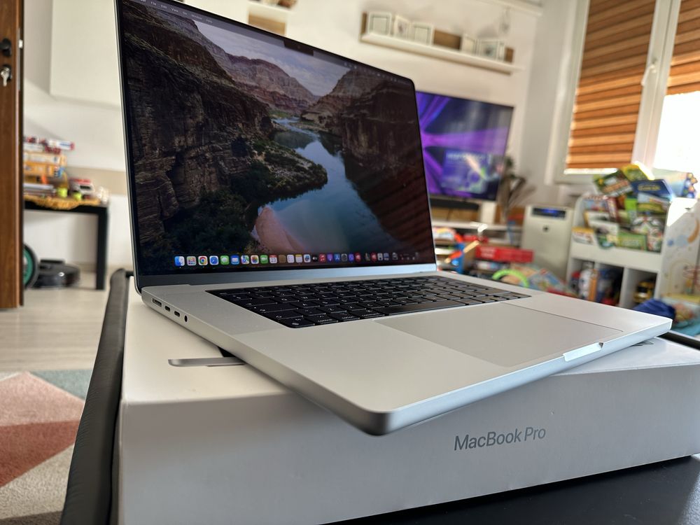 Macbook pro 16 inch M1 16Ram 512Gb