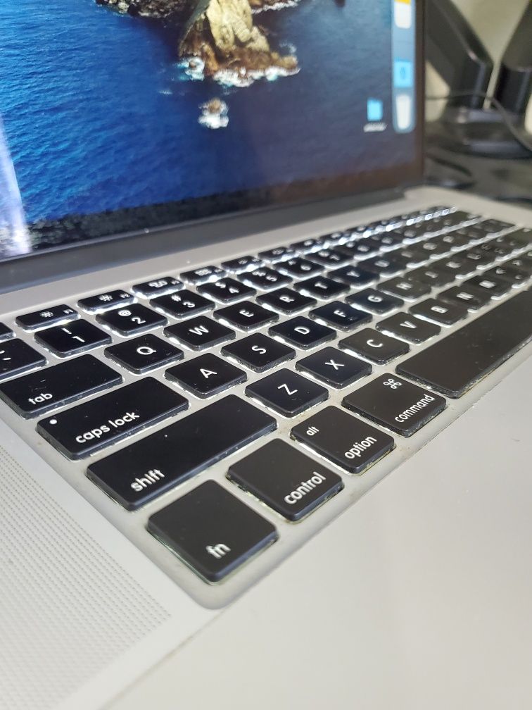 Apple MacBook Pro 15" , ретина экран