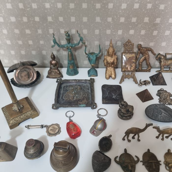 Colecţie obiecte decorative din bronz/alamă – figurine, miniaturi –