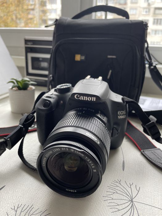 Фотоапарат Canon EOS 1200D тяло + Обектив Canon EF-s 18-55mm f/3.5-5.6