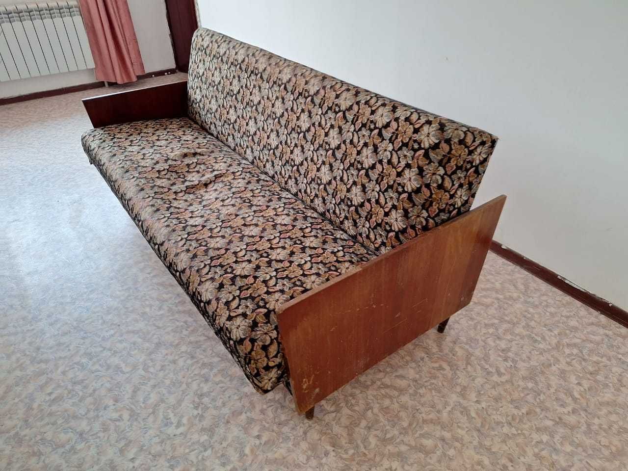 Диван в хорошем состояний.