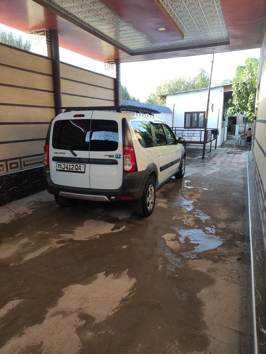 Lada largus cross