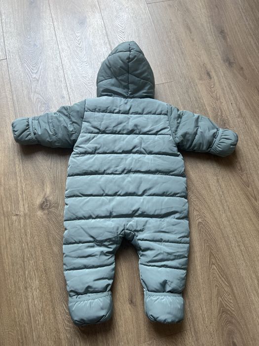 Много топъл космонавт от H&M