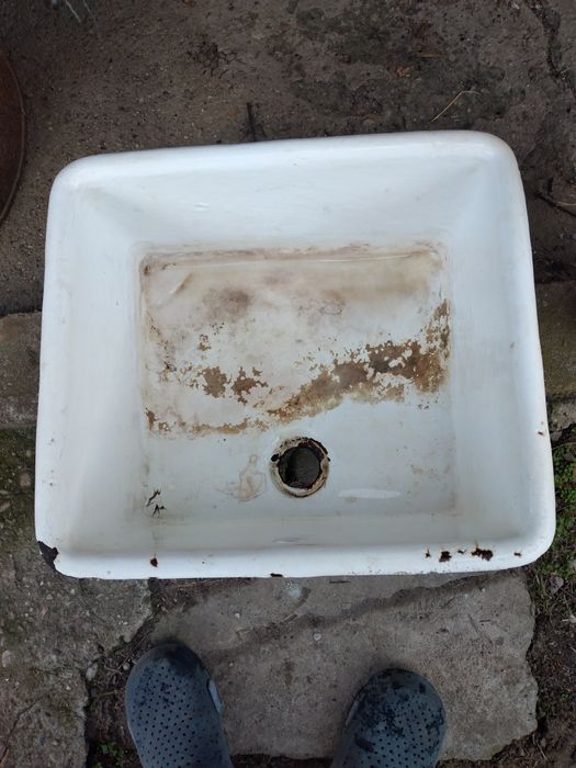 Стара чугунена мивка