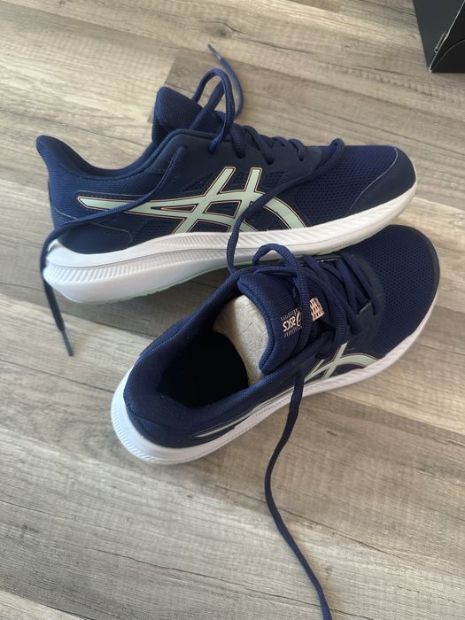 Спорни обувки/маратонки Asics 38 номер