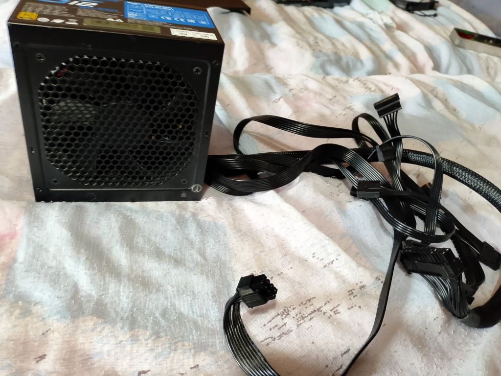 Продавам Seasonic G12 GC-550W захранване