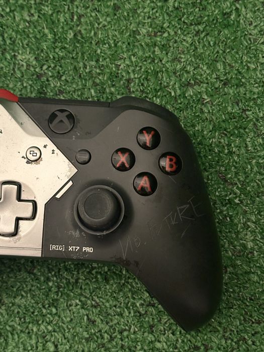 Controller Xbox One Cyberpunk 2077 – ediție limitată