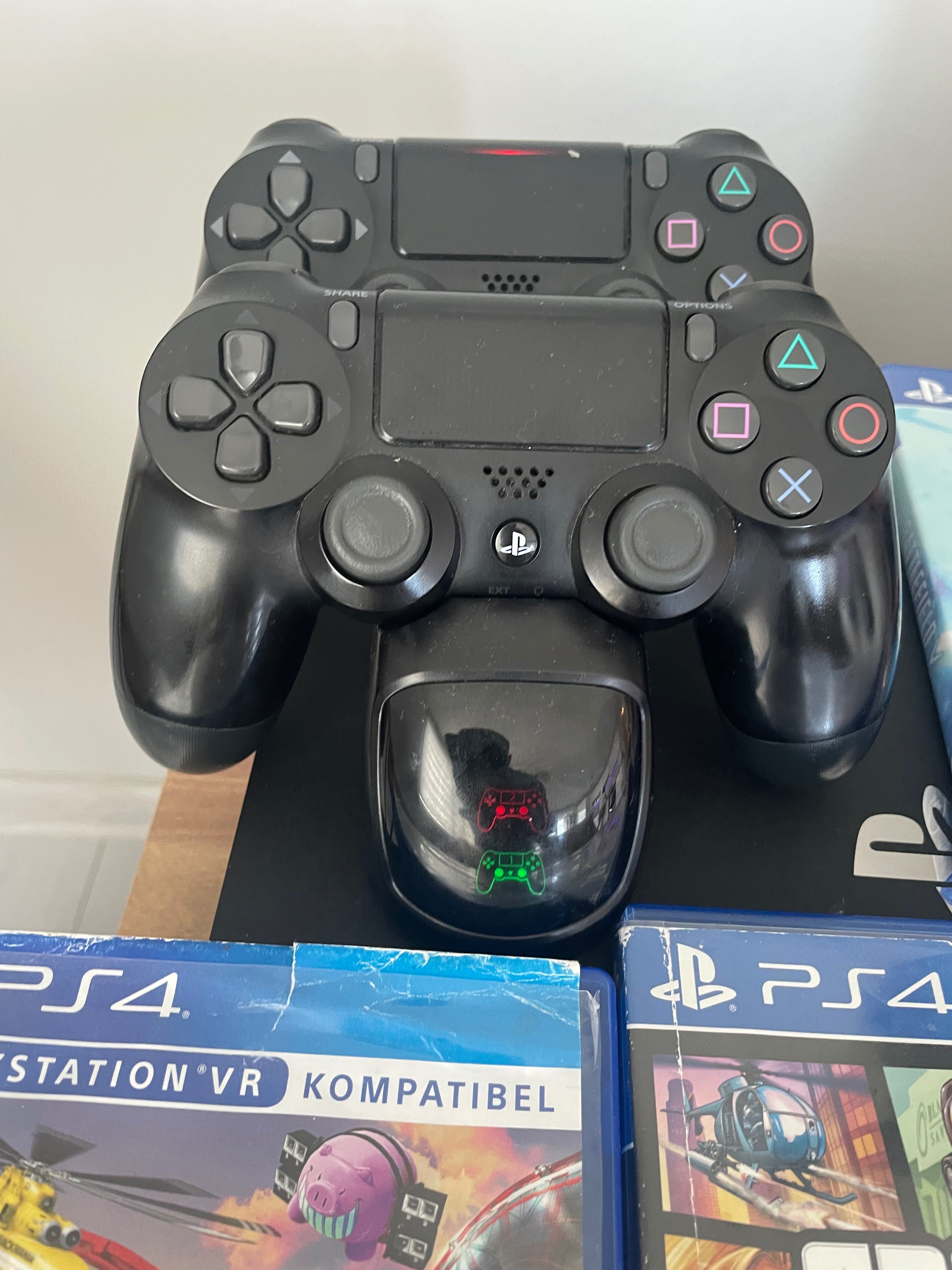 PS4 Pro 1TB + 2 контролера + 7 игри  отлично състояние
