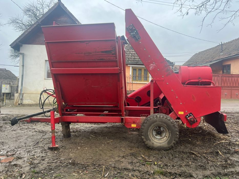 Vând culegatoare de porumb SIP TORNADO 40 EOL-8V