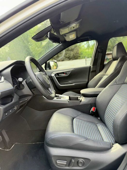 Toyota Rav4 an 2023 Alb perlat