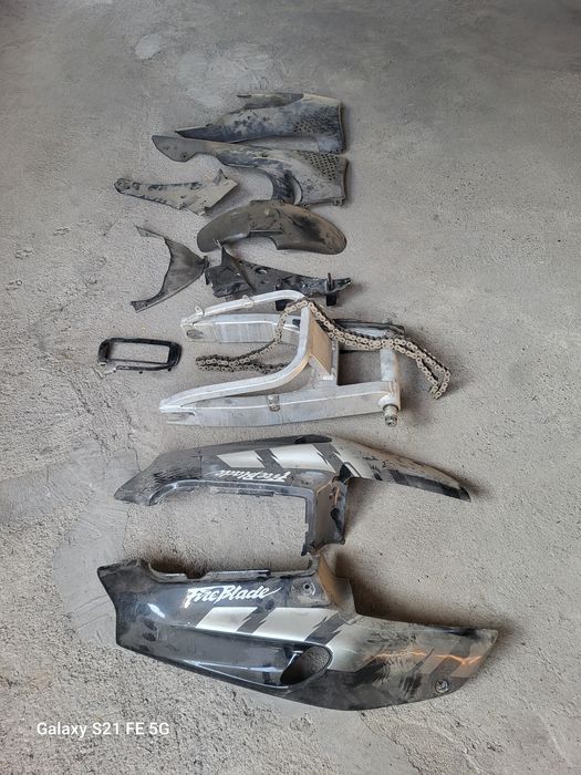 Продам пластик от матоцикла хонда CBR900RR
