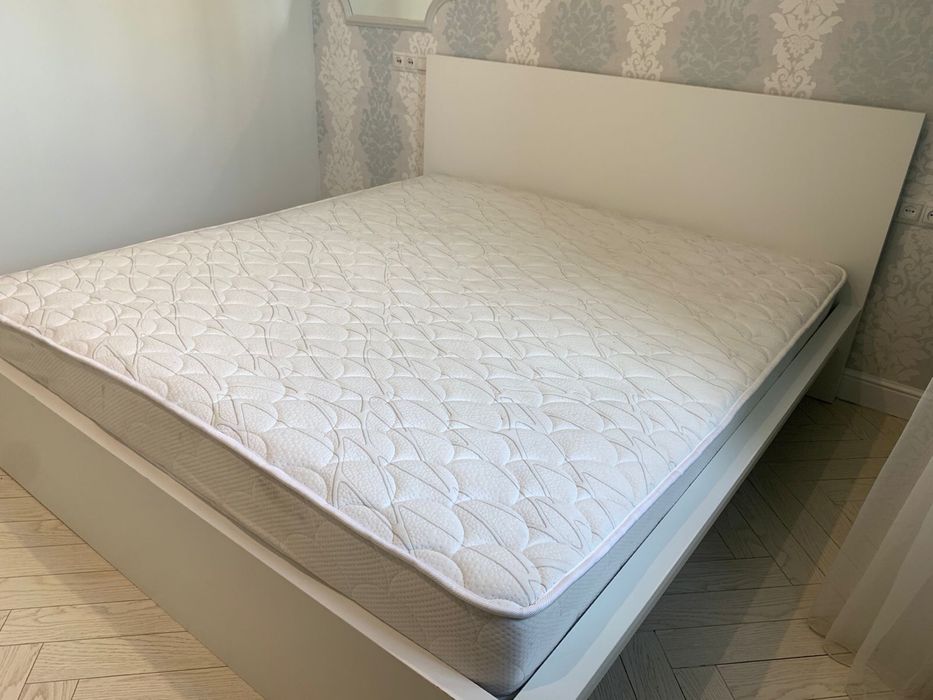 Кровать двухспальняя+матрас