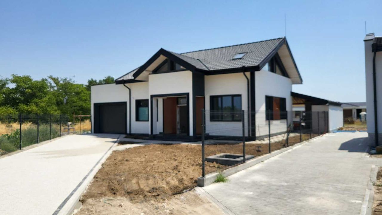 Продава се Къща в с. Радиново, Област Пловдив - 360 кв.м за 1025 €/кв.м - Снимка #1