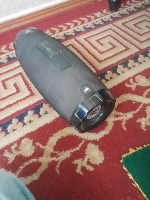 Продаётся колонка JBL
