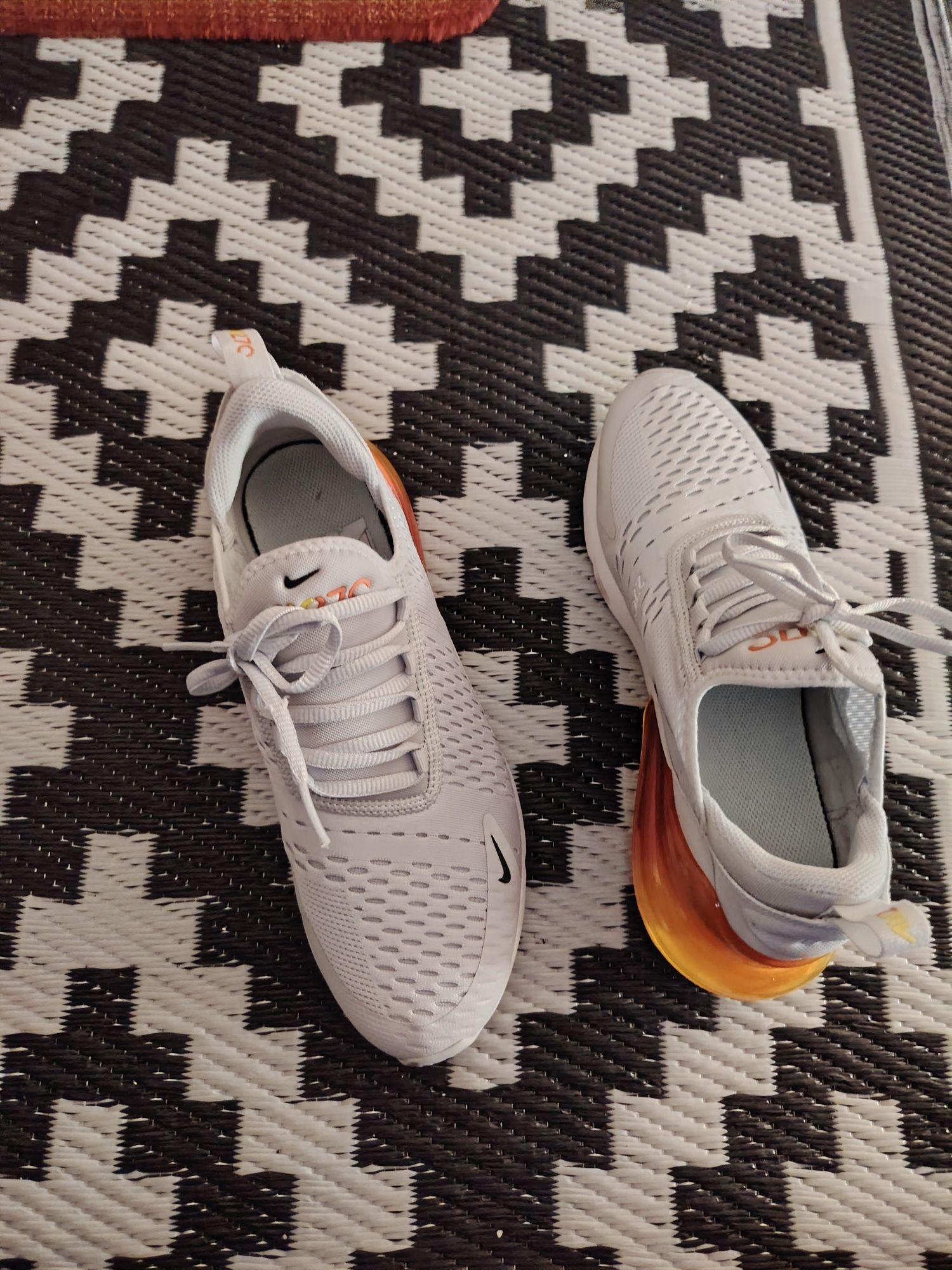 Маратонки nike, 270