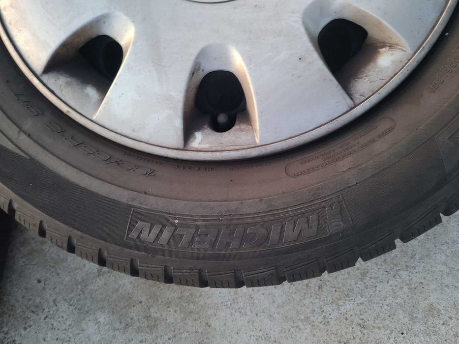 Jante R15 ET47 6JX 15H2 originale VW cu capace VW