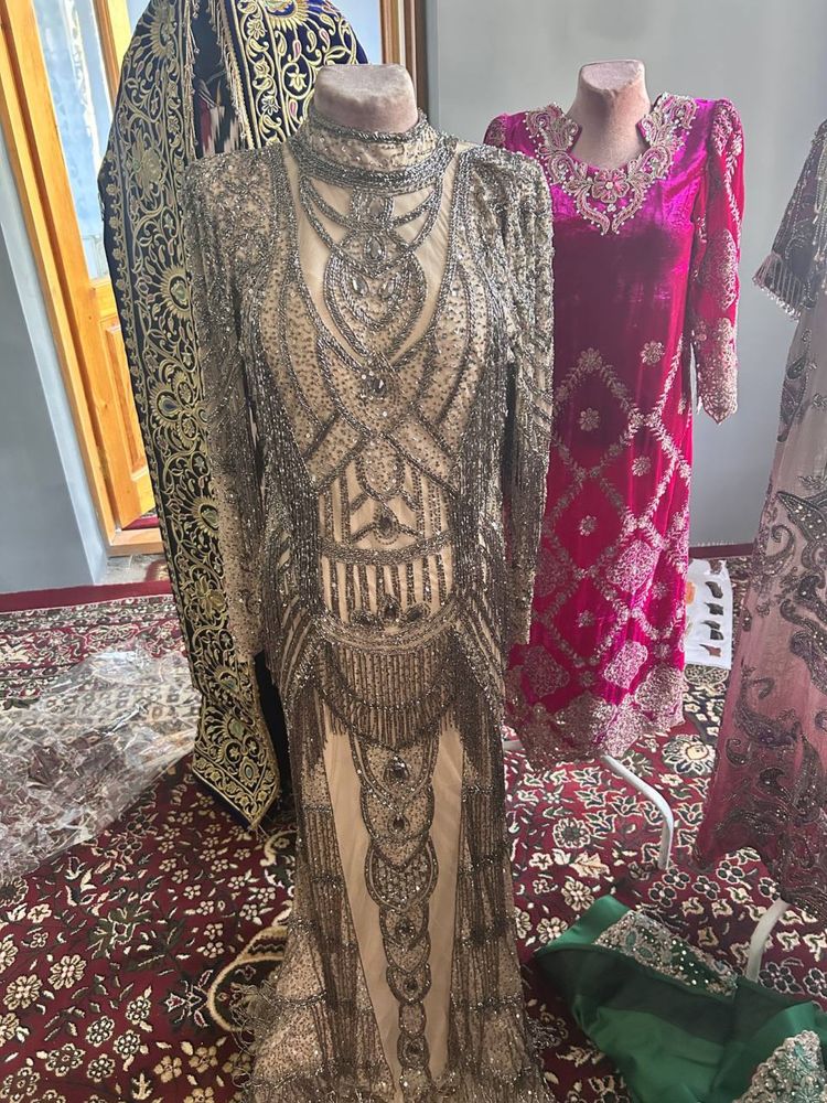 Yap yangi koʻylak umuman kiyilmagan