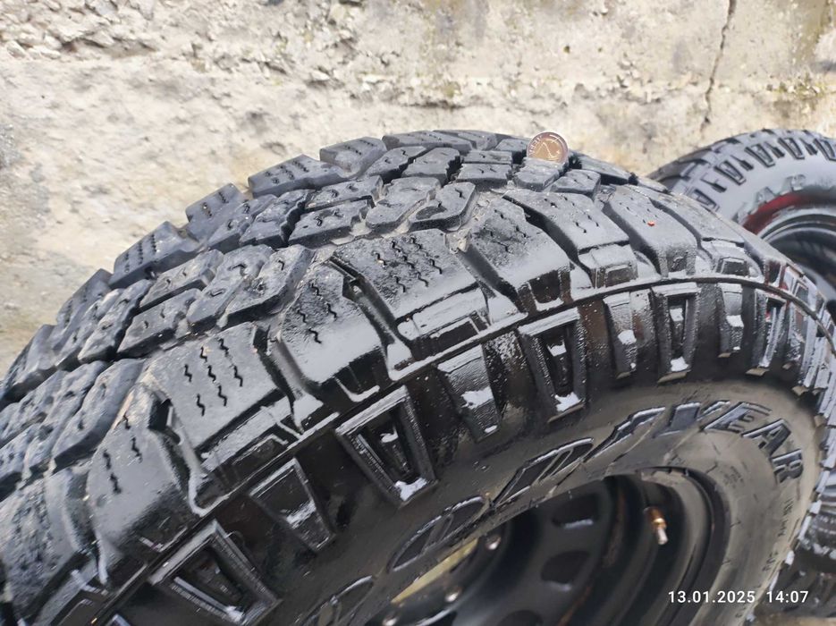 Продавам гуми Wrangler DuraTrac 265х70х16 (31х10.5х16) с джанти (-)