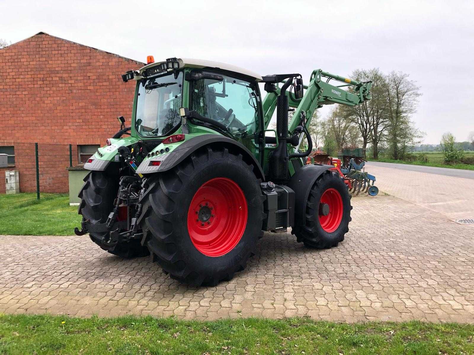 Tractor FENDT 516 Vario cu Incarcator an 2014 9.200 ore AC recent adus