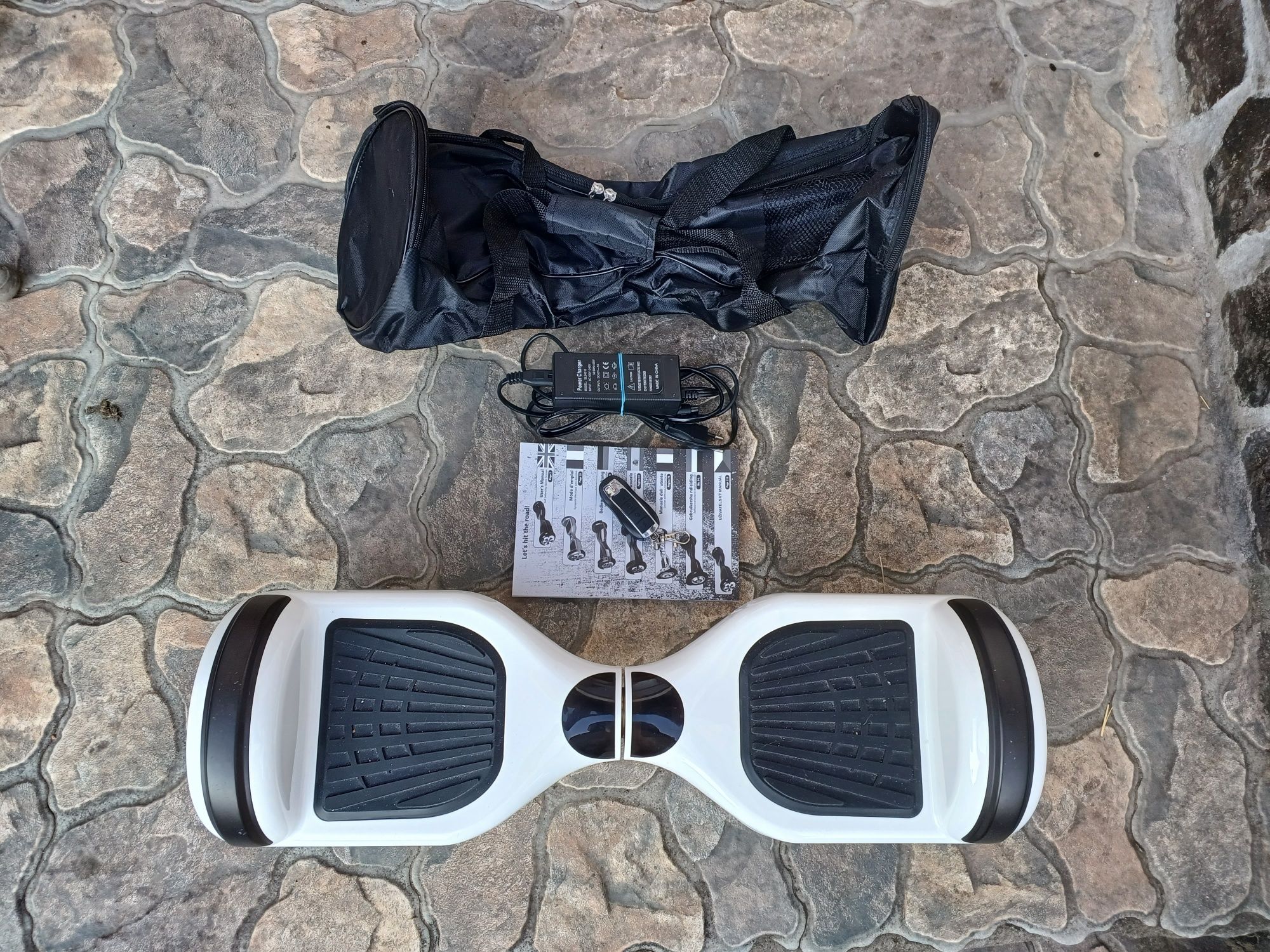 Hoverboard GeekMe, Bluetooth, lumină LED roți, cu telecomandă, alb