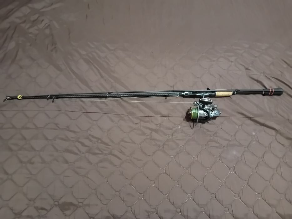 Спининг въдица  с макара deukio da 4000