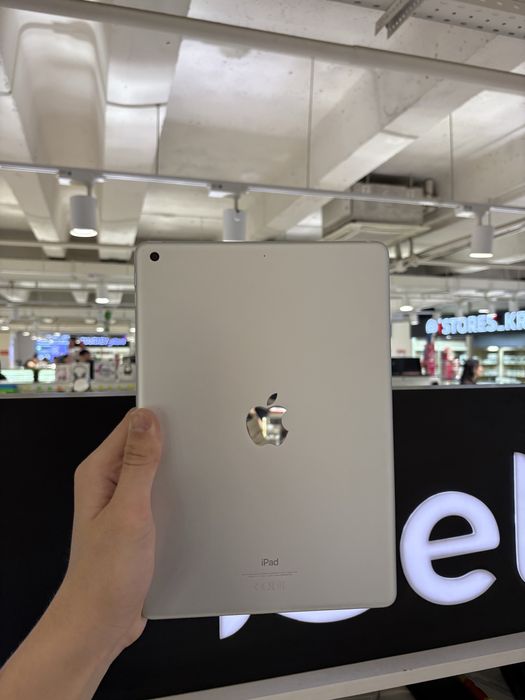 iPad 9 64gb . .