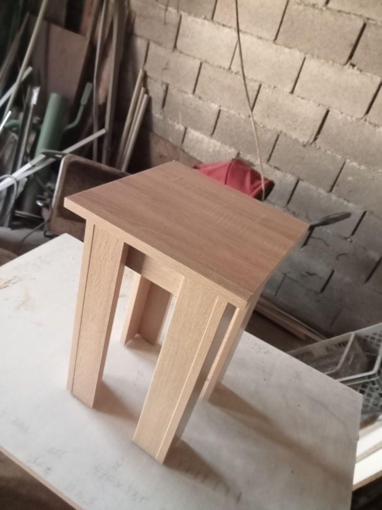 Продам стол с табуретками