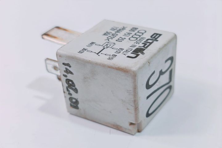 Releu   370 8D0951253 Audi A4 B7