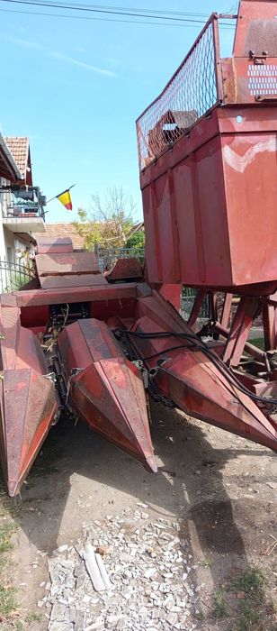 Vând culegătoare porumb pe 2 rânduri.