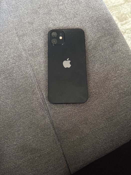 Vând telefon  iPhone 12?