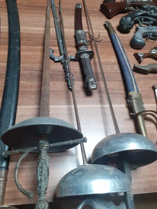 Стари  ками,кинжали,саби  и  пищови