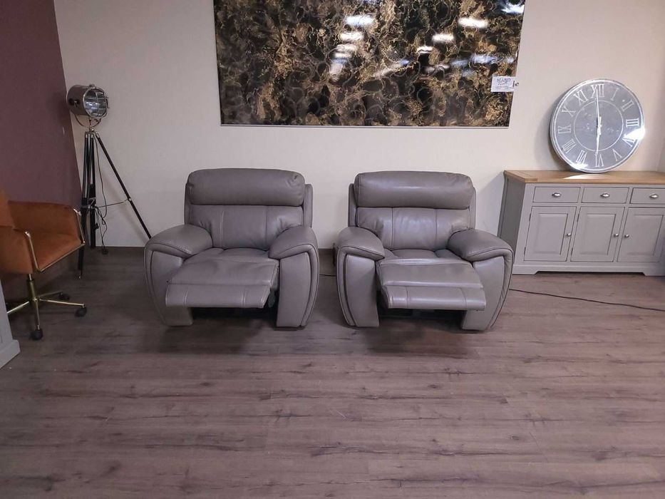 Бежови кожени фотьойли - 2 броя с електрически релакс механизъм