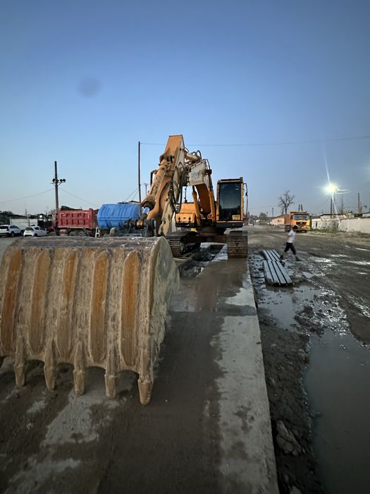 Ekskavator 220 hyundai