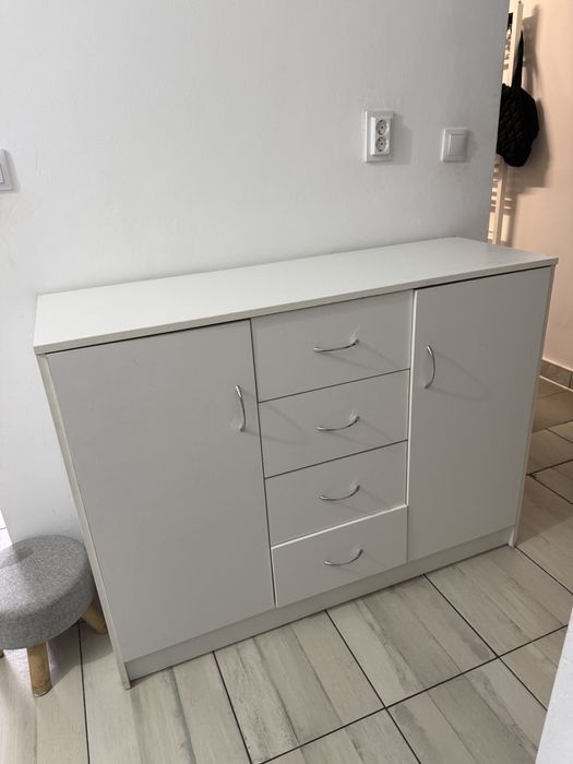 Comoda 4 rafturi si 4 sertare