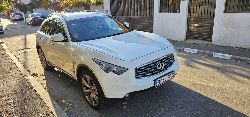 Infiniti FX30 D  an 2010 V6 Premium S