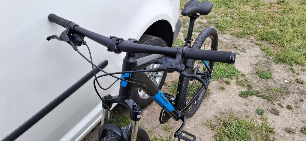 Bicicleta Cube Aim Pro