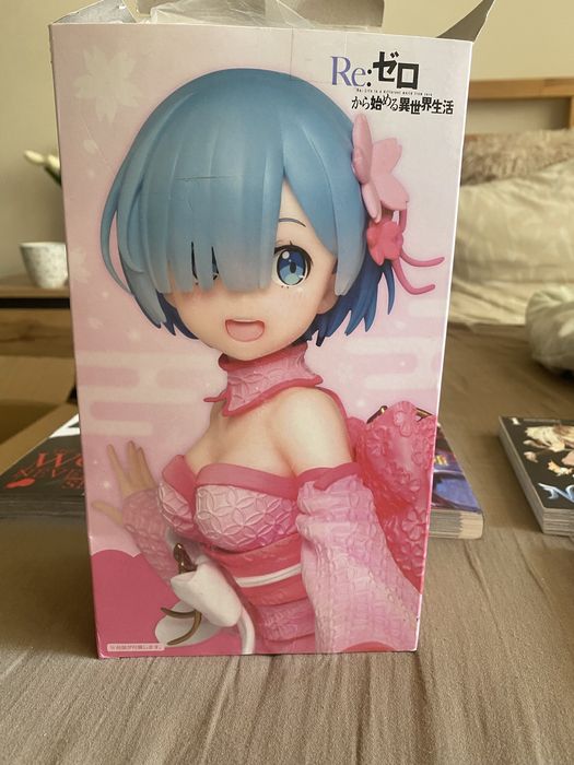 Продавам колекционерска фигурка RE: Zero Rem