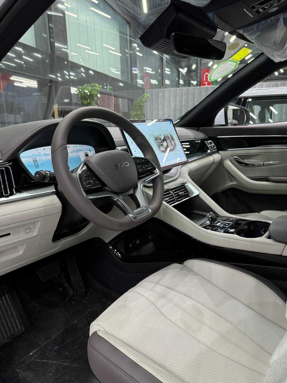 Byd Champion oq va qora 2025 nalichida garantiya bilan