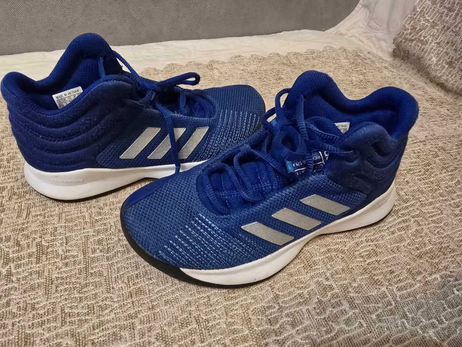 Adidași copii, marime 34, marca Adidas, stare foarte buna.