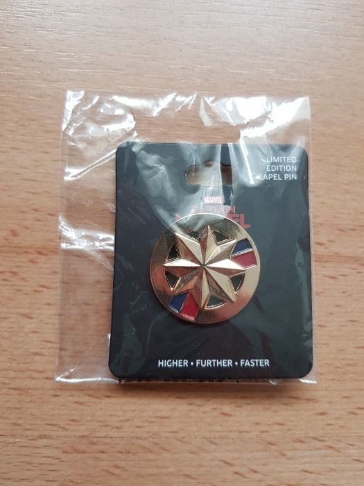 Insigna Captain Marvel (Avengers) (editie limitata)