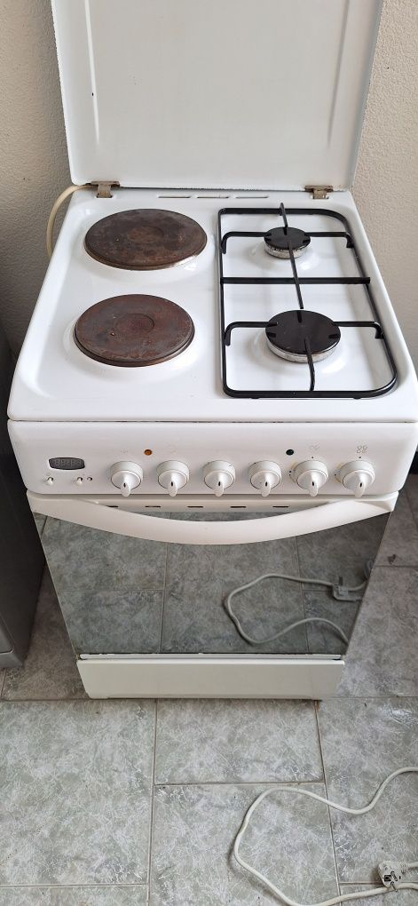 Готварска печка на газ и ток  Indesit