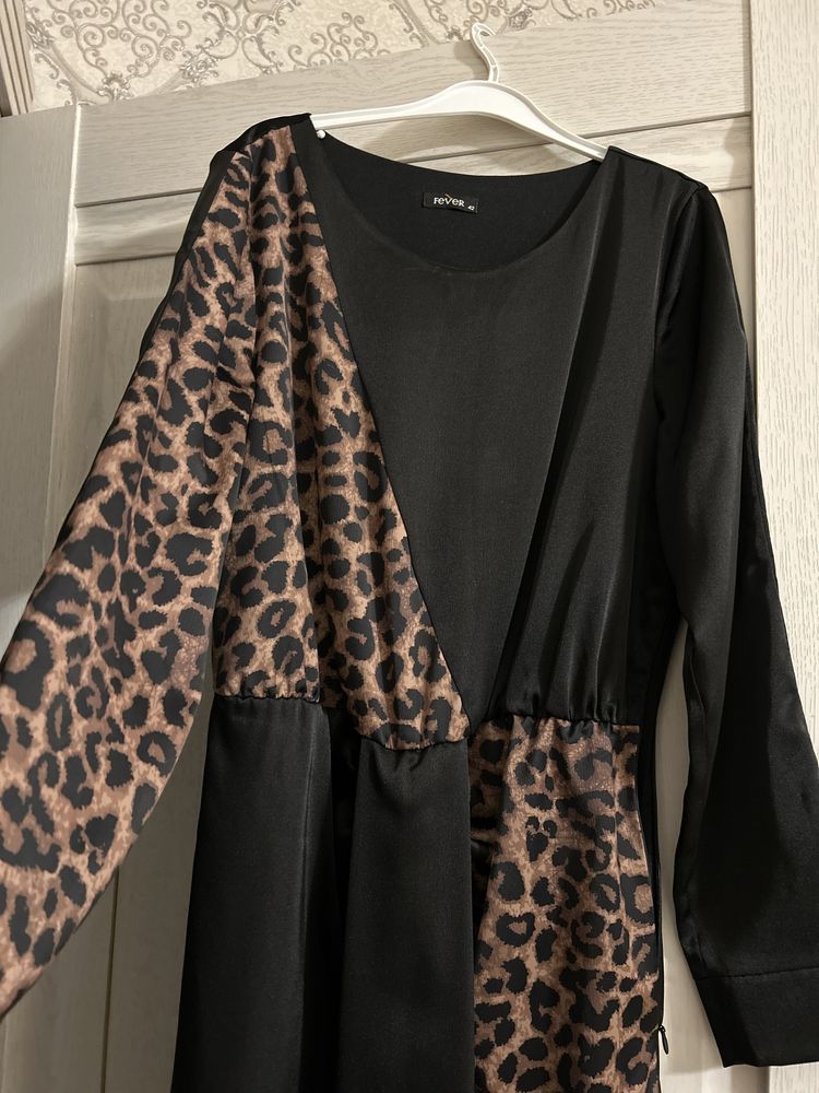 Продается платье леопард