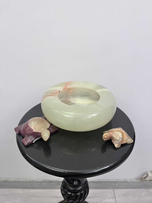 Set scrumiera mare si doua statuete onix vechi bibelou bibelouri