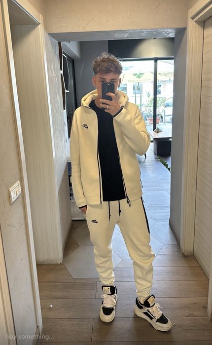 vand nike tech marimea M